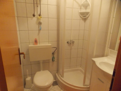 Apartmenthaus Vivien Kustici (Insel Pag)