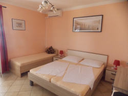 Apartmenthaus Vivien Kustici (Insel Pag)