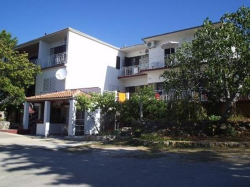 Apartmenthaus DADO Starigrad (Paklenica)